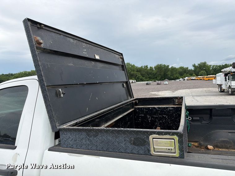 image for item YA3288 2016 Chevrolet Silverado 1500 pickup truck
