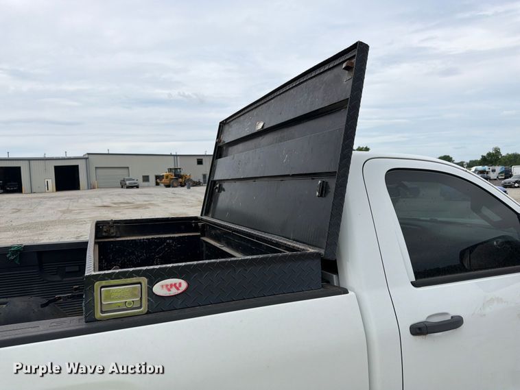 image for item YA3288 2016 Chevrolet Silverado 1500 pickup truck