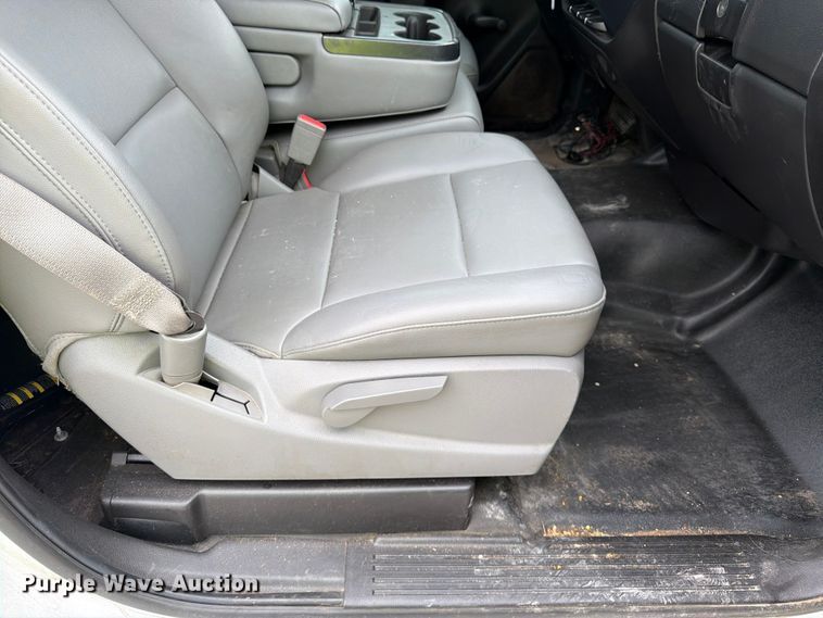 image for item YA3288 2016 Chevrolet Silverado 1500 pickup truck