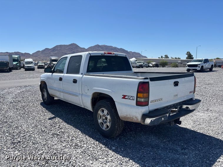 image for item YA3461 2005 GMC Sierra 1500 Crew Cab pickup truck