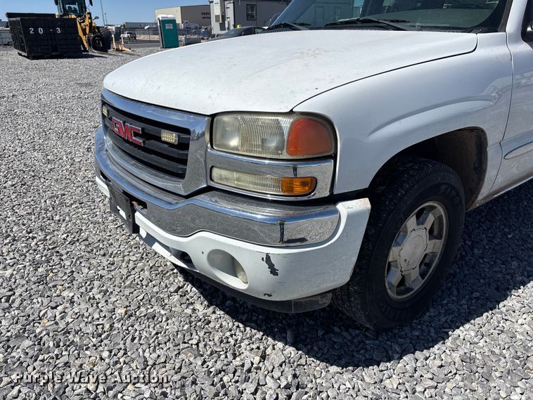 image for item YA3461 2005 GMC Sierra 1500 Crew Cab pickup truck