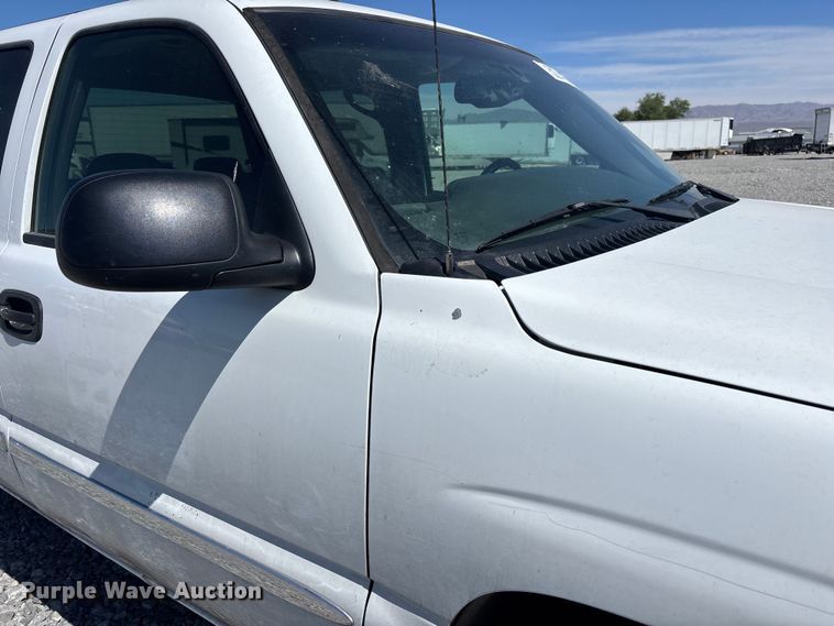 image for item YA3461 2005 GMC Sierra 1500 Crew Cab pickup truck