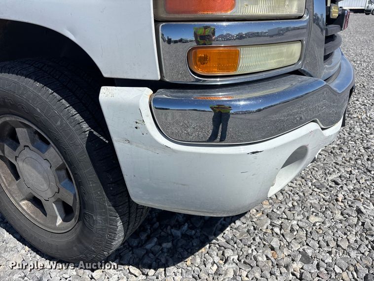 image for item YA3461 2005 GMC Sierra 1500 Crew Cab pickup truck