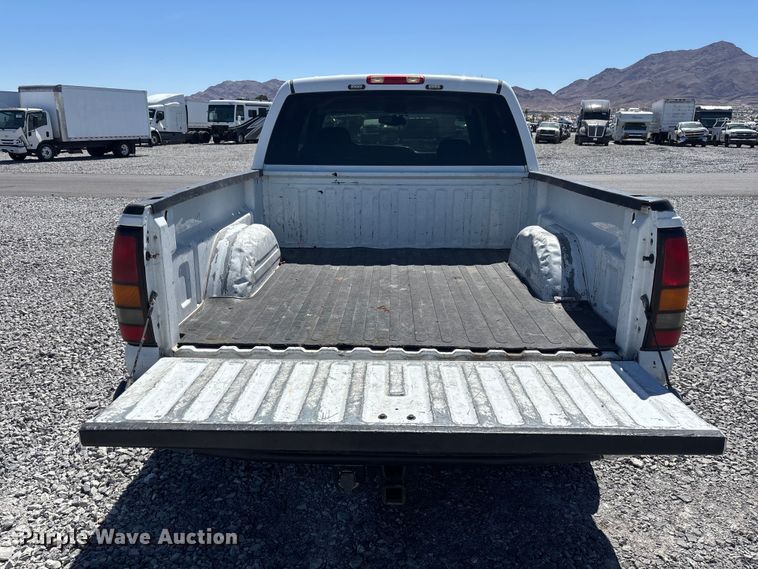 image for item YA3461 2005 GMC Sierra 1500 Crew Cab pickup truck
