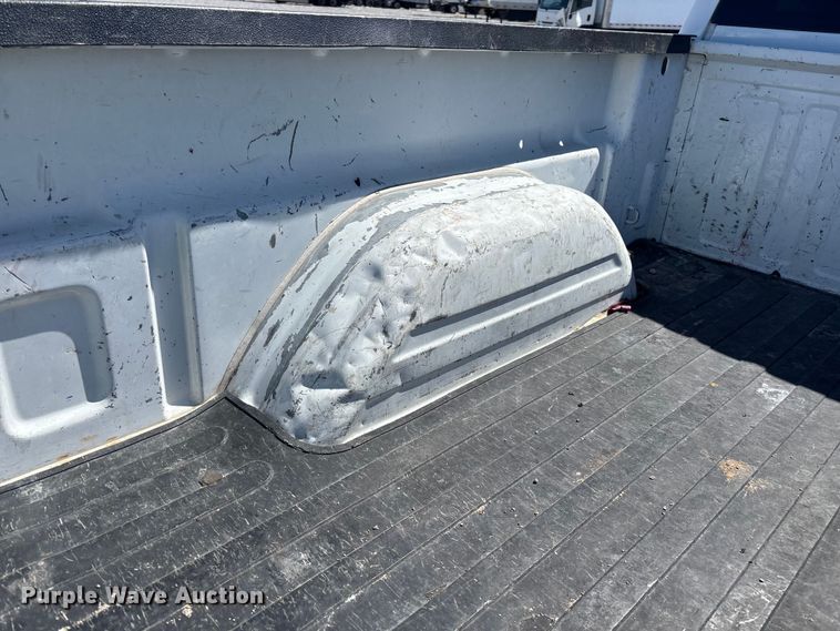 image for item YA3461 2005 GMC Sierra 1500 Crew Cab pickup truck