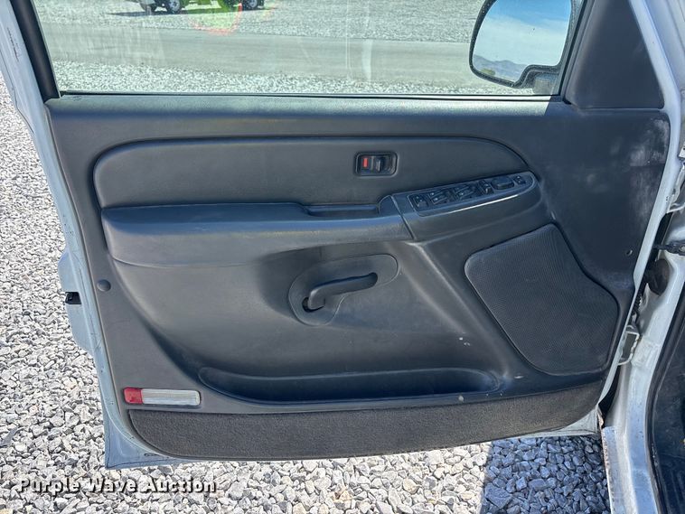 image for item YA3461 2005 GMC Sierra 1500 Crew Cab pickup truck