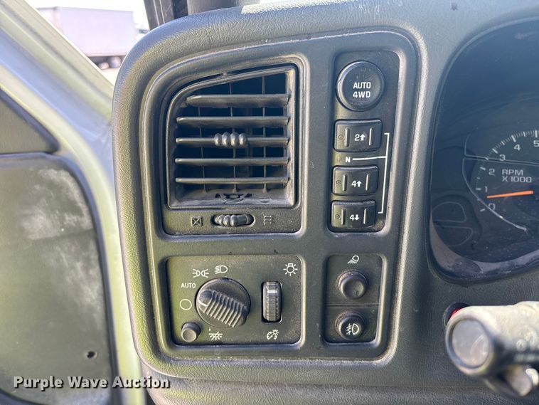 image for item YA3461 2005 GMC Sierra 1500 Crew Cab pickup truck