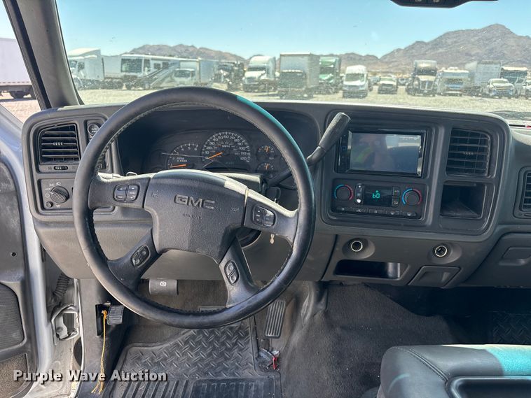 image for item YA3461 2005 GMC Sierra 1500 Crew Cab pickup truck