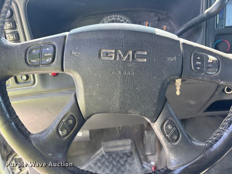 image for item YA3461 2005 GMC Sierra 1500 Crew Cab pickup truck