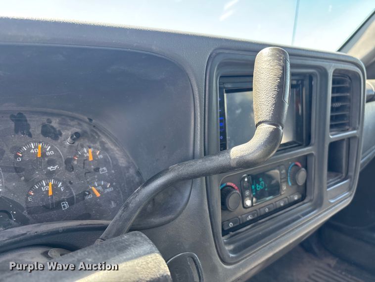 image for item YA3461 2005 GMC Sierra 1500 Crew Cab pickup truck