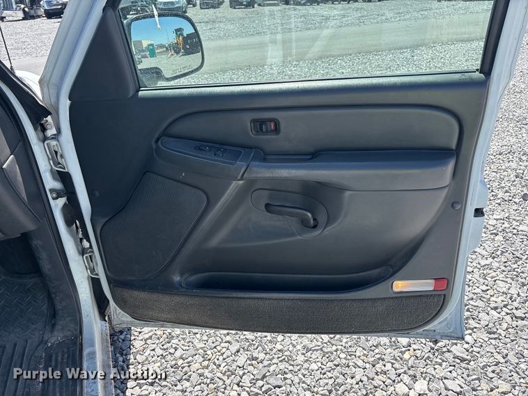 image for item YA3461 2005 GMC Sierra 1500 Crew Cab pickup truck