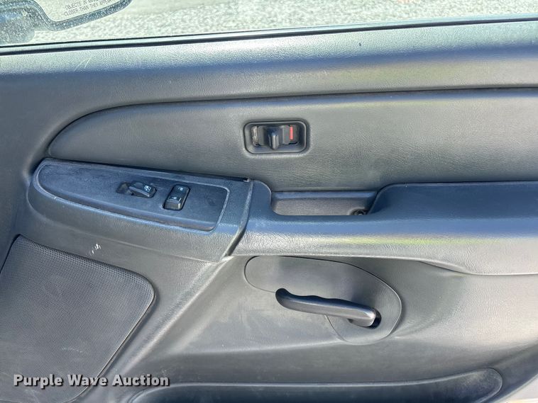image for item YA3461 2005 GMC Sierra 1500 Crew Cab pickup truck