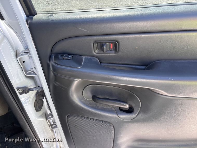 image for item YA3461 2005 GMC Sierra 1500 Crew Cab pickup truck