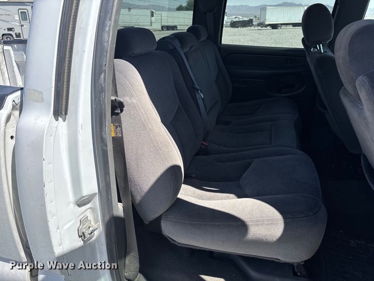image for item YA3461 2005 GMC Sierra 1500 Crew Cab pickup truck