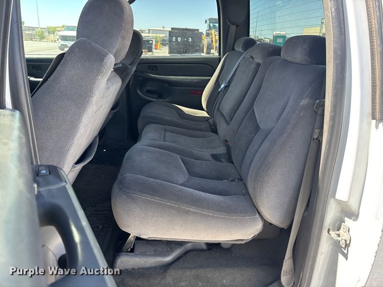image for item YA3461 2005 GMC Sierra 1500 Crew Cab pickup truck