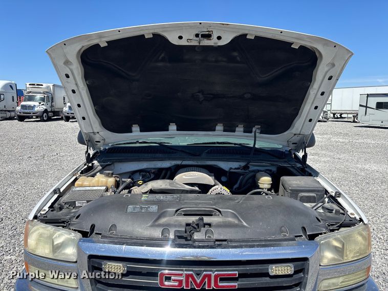 image for item YA3461 2005 GMC Sierra 1500 Crew Cab pickup truck