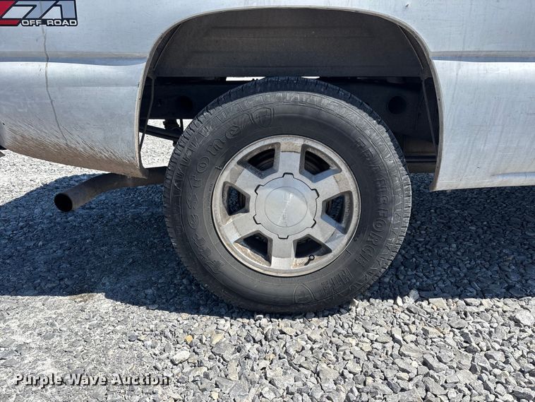 image for item YA3461 2005 GMC Sierra 1500 Crew Cab pickup truck