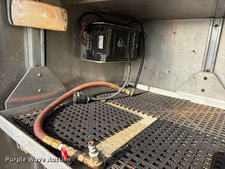 image for item YA3547 2001 Hendrickson Mobile Equipment pumper fire truck