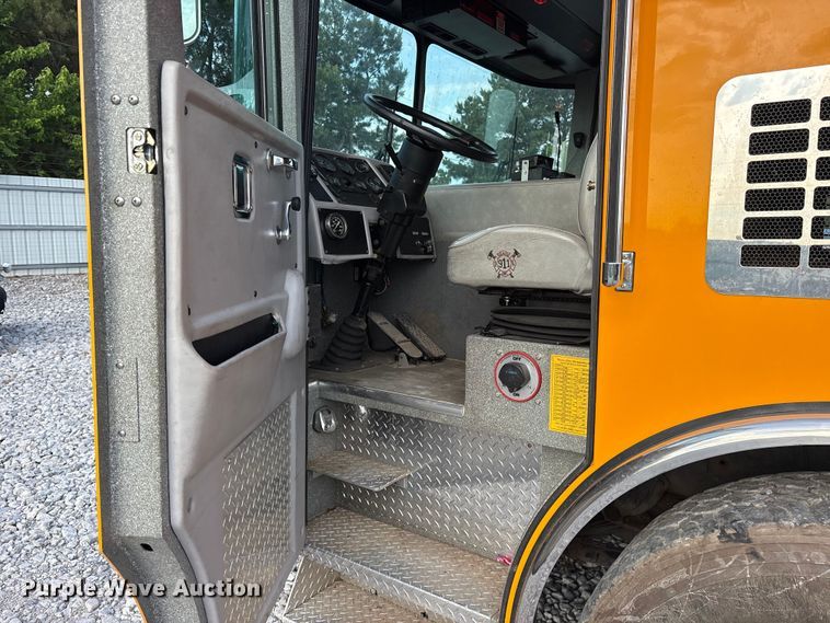 image for item YA3547 2001 Hendrickson Mobile Equipment pumper fire truck