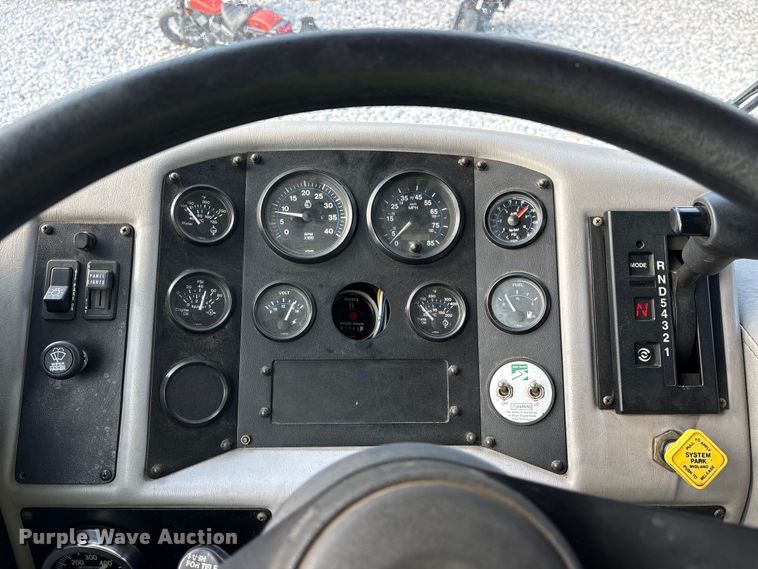 image for item YA3547 2001 Hendrickson Mobile Equipment pumper fire truck