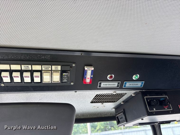 image for item YA3547 2001 Hendrickson Mobile Equipment pumper fire truck