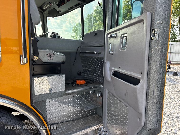 image for item YA3547 2001 Hendrickson Mobile Equipment pumper fire truck