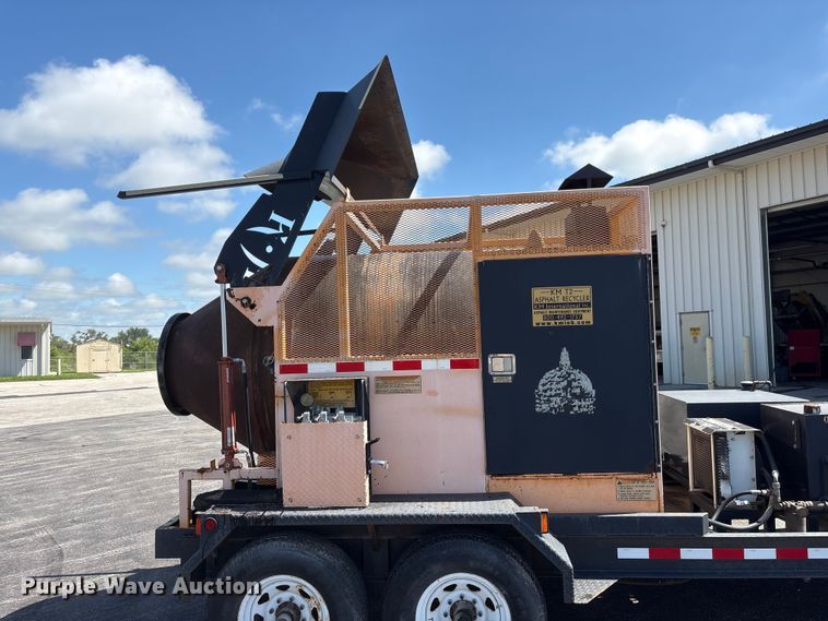 image for item DO5240 2010 KM T2 asphalt recycler