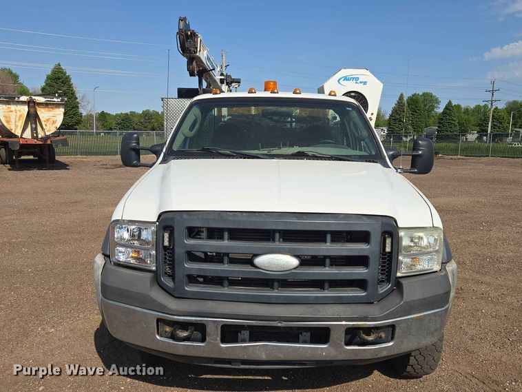 image for item DP8924 2007 Ford F550 XL Super Duty utility / service truck