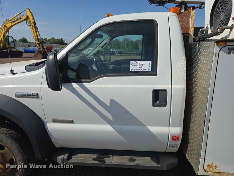 image for item DP8924 2007 Ford F550 XL Super Duty utility / service truck
