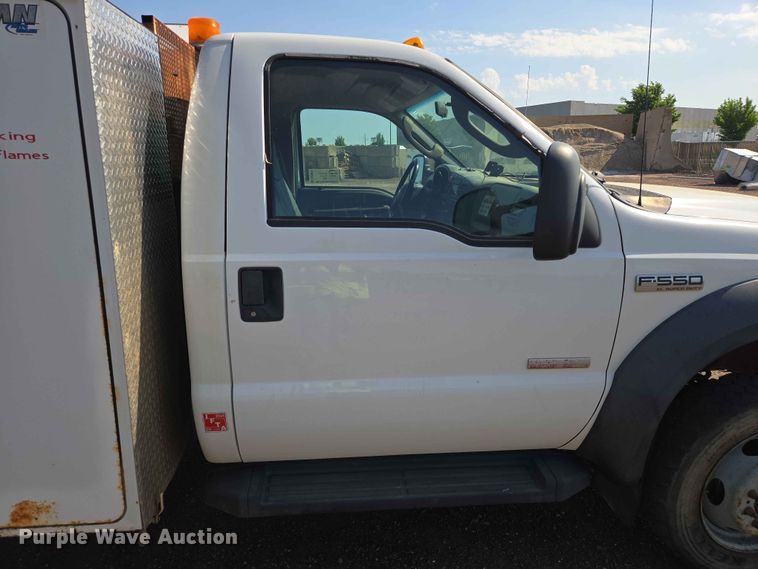 image for item DP8924 2007 Ford F550 XL Super Duty utility / service truck