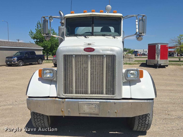 image for item DP8926 2006 Peterbilt 357 ready mix truck