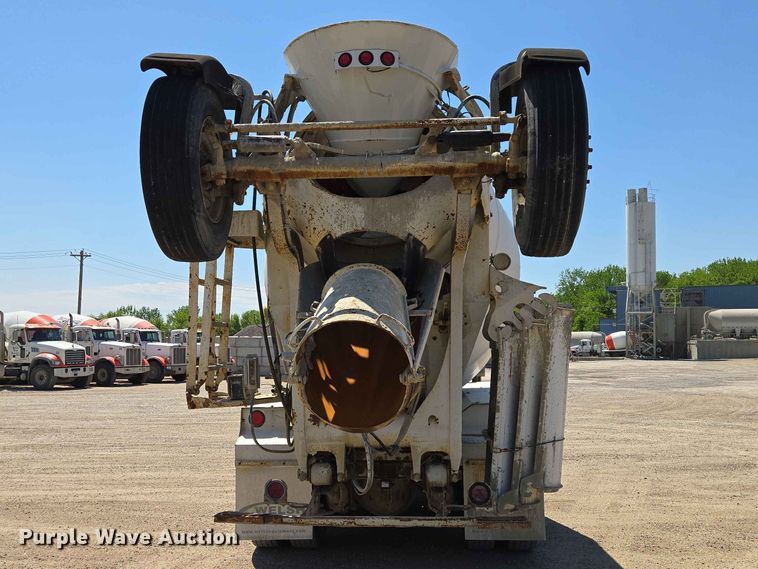image for item DP8926 2006 Peterbilt 357 ready mix truck