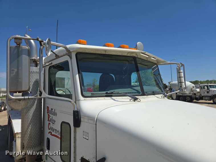 image for item DP8926 2006 Peterbilt 357 ready mix truck