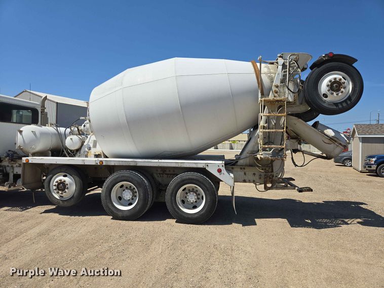 image for item DP8926 2006 Peterbilt 357 ready mix truck