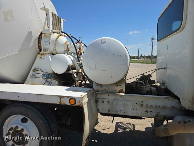 image for item DP8926 2006 Peterbilt 357 ready mix truck