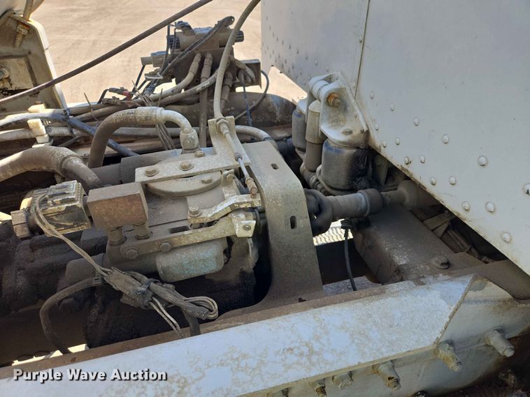 image for item DP8926 2006 Peterbilt 357 ready mix truck