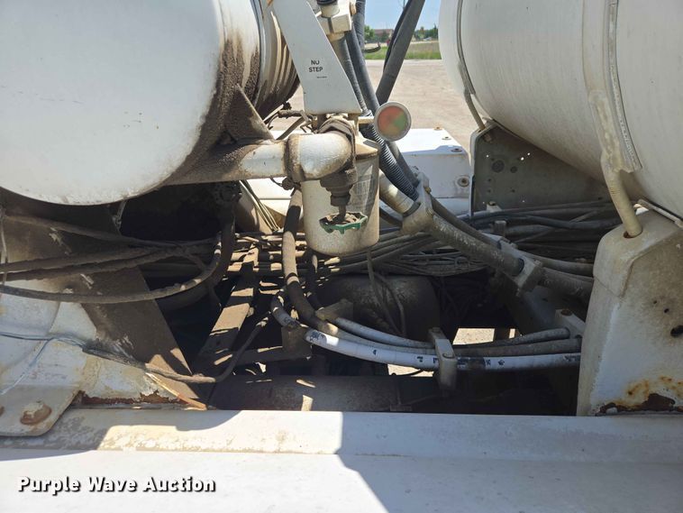 image for item DP8926 2006 Peterbilt 357 ready mix truck