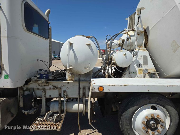 image for item DP8926 2006 Peterbilt 357 ready mix truck