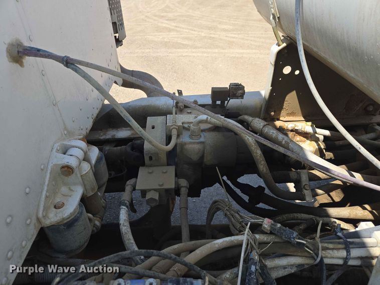 image for item DP8926 2006 Peterbilt 357 ready mix truck