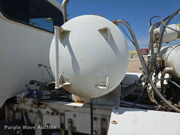 image for item DP8926 2006 Peterbilt 357 ready mix truck