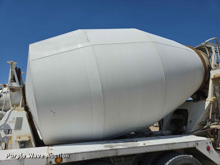 image for item DP8926 2006 Peterbilt 357 ready mix truck