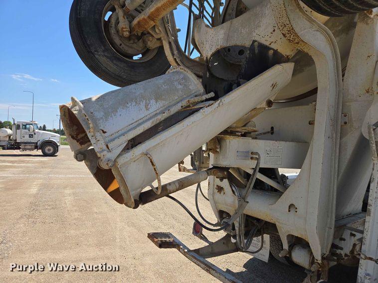 image for item DP8926 2006 Peterbilt 357 ready mix truck
