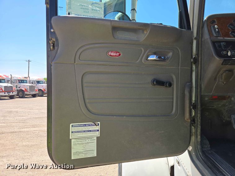image for item DP8926 2006 Peterbilt 357 ready mix truck
