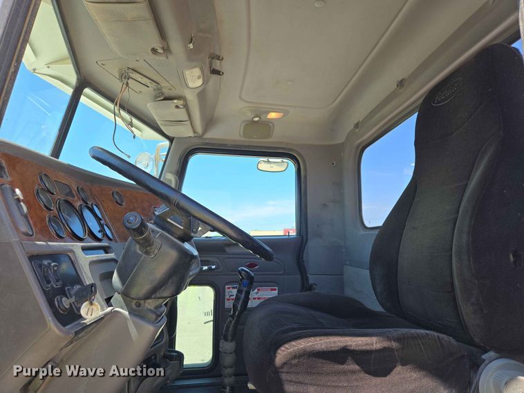 image for item DP8926 2006 Peterbilt 357 ready mix truck