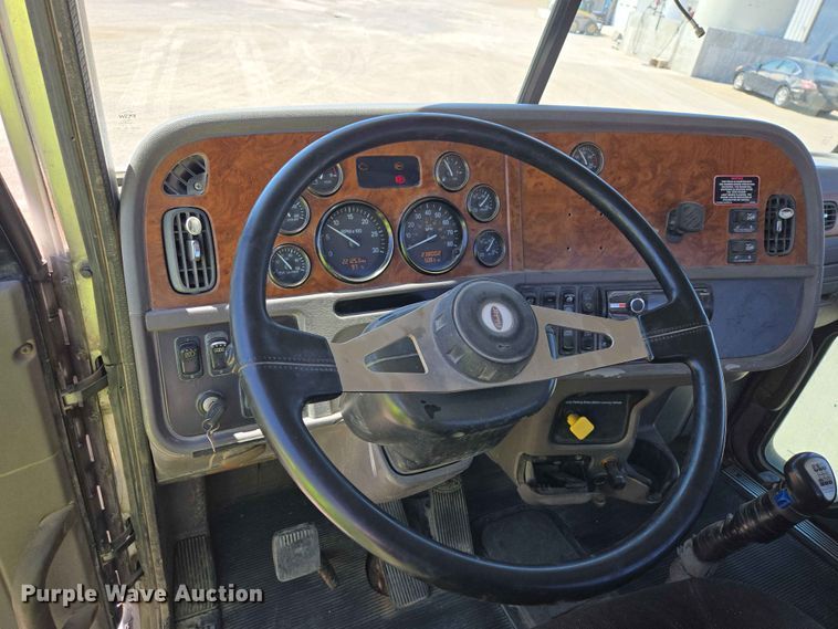 image for item DP8926 2006 Peterbilt 357 ready mix truck