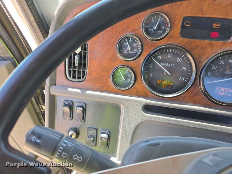 image for item DP8926 2006 Peterbilt 357 ready mix truck
