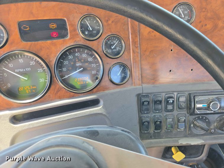 image for item DP8926 2006 Peterbilt 357 ready mix truck