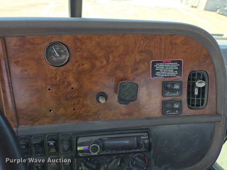 image for item DP8926 2006 Peterbilt 357 ready mix truck