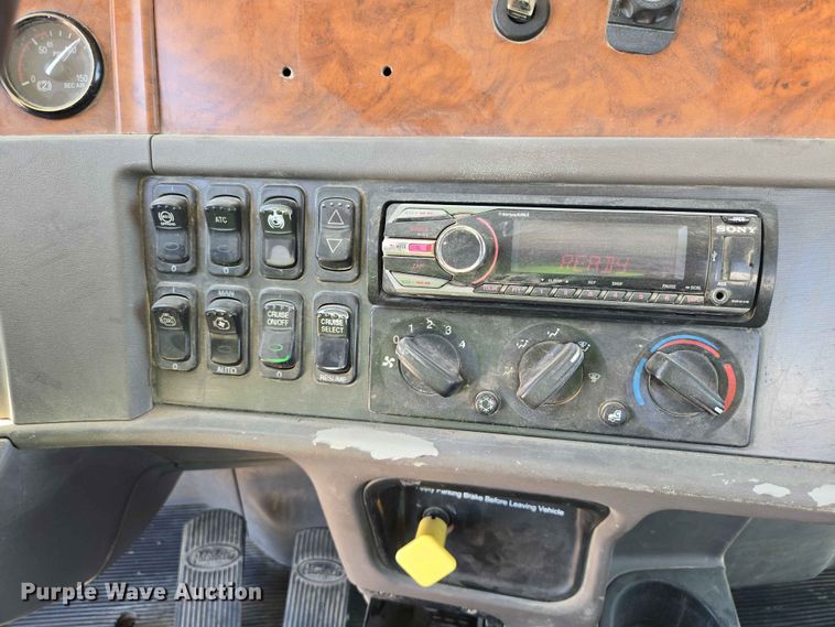 image for item DP8926 2006 Peterbilt 357 ready mix truck