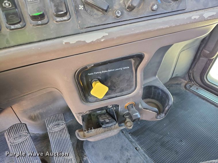 image for item DP8926 2006 Peterbilt 357 ready mix truck